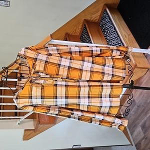 👚ALISON ANDREWS GOLD & BLACK BUFFALO CHECK TOP👚